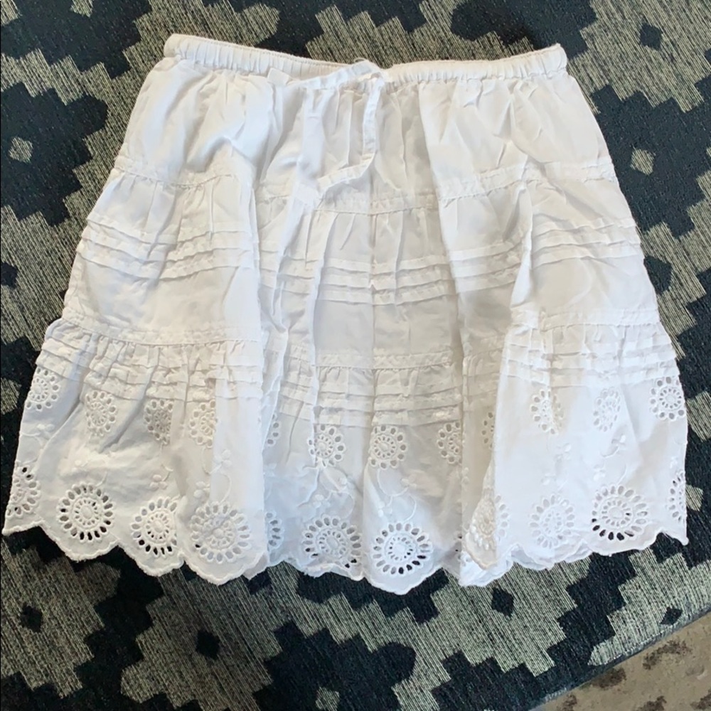 Mini Boden 100 % white cotton eyelet skirt.